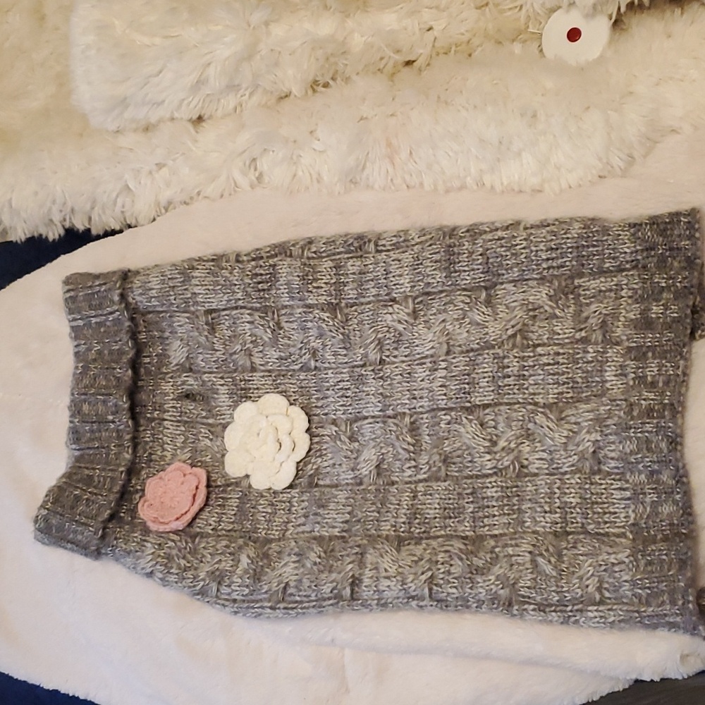 DOG SWEATER WITH PINK AND WHITE FLOWERS SIZE MEDIUM